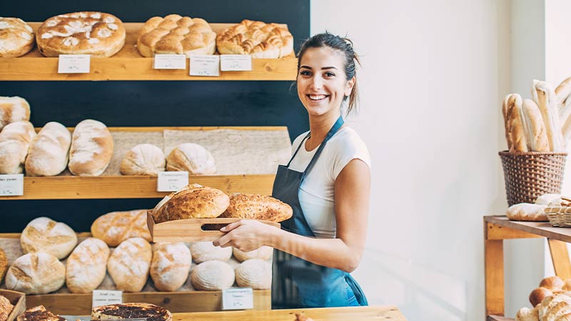 pymes-800x450 Mujer panadera atendiendo su comercio